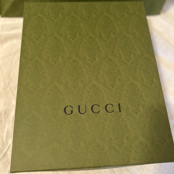 Large gucci shoe box with shopping bag - Picture 1 of 3